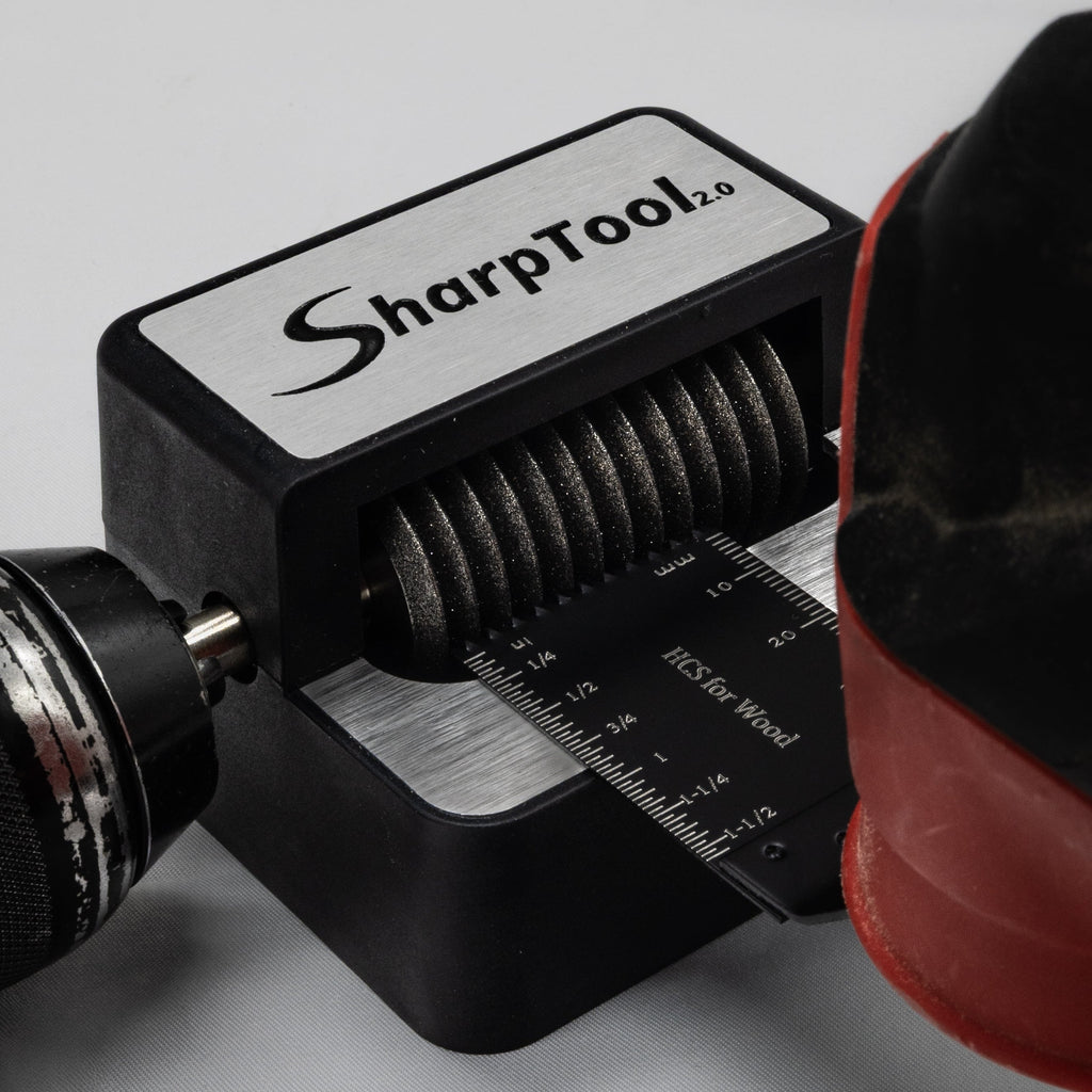 SharpTool 2.0 slijpt een multitoolblad in 10 seconden met behulp van een boormachine